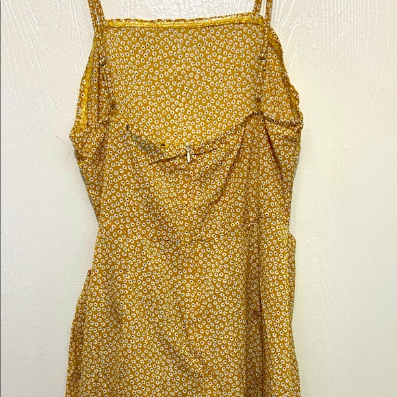 SHEIN Wrap Dress Tan with red dots and white with blue dots - Picture 1 of 7